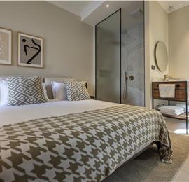 Selection of 5 bedroom seafront villas with pool on Ciovo near Trogir, sleeps 10